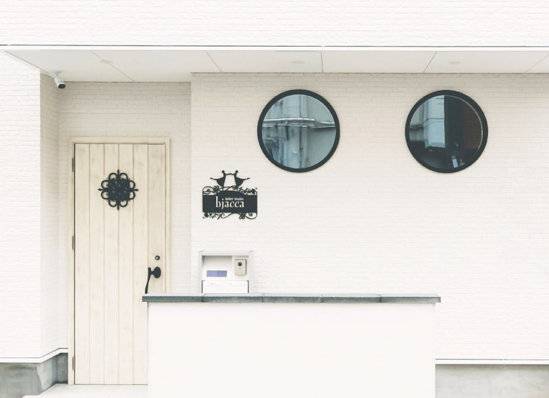 店舗の看板　おしゃれな看板　ステンレスの看板